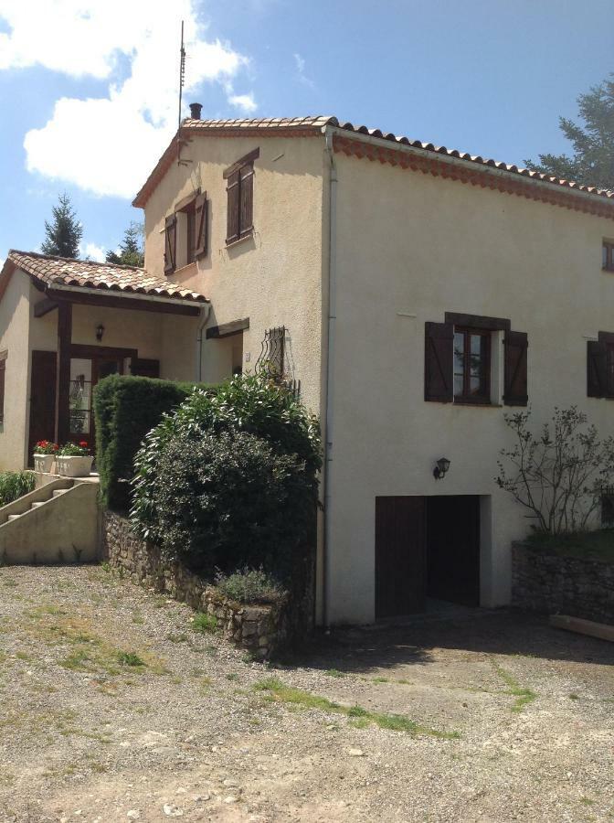 Bed and Breakfast Chez Irene Saint-Quentin-la-Tour Екстер'єр фото