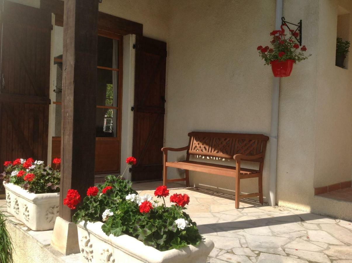 Bed and Breakfast Chez Irene Saint-Quentin-la-Tour Екстер'єр фото
