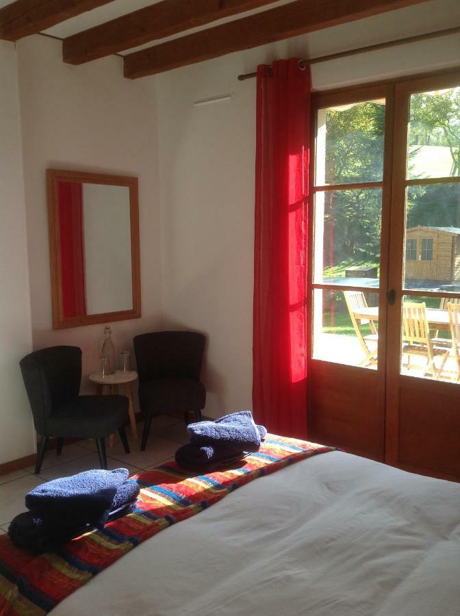 Bed and Breakfast Chez Irene Saint-Quentin-la-Tour Екстер'єр фото